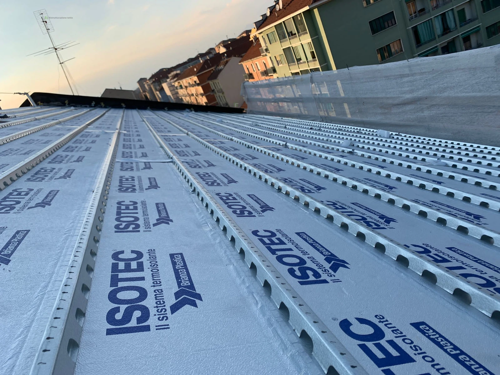 Coibentazione del tetto con sistema Isotec a Moncalieri